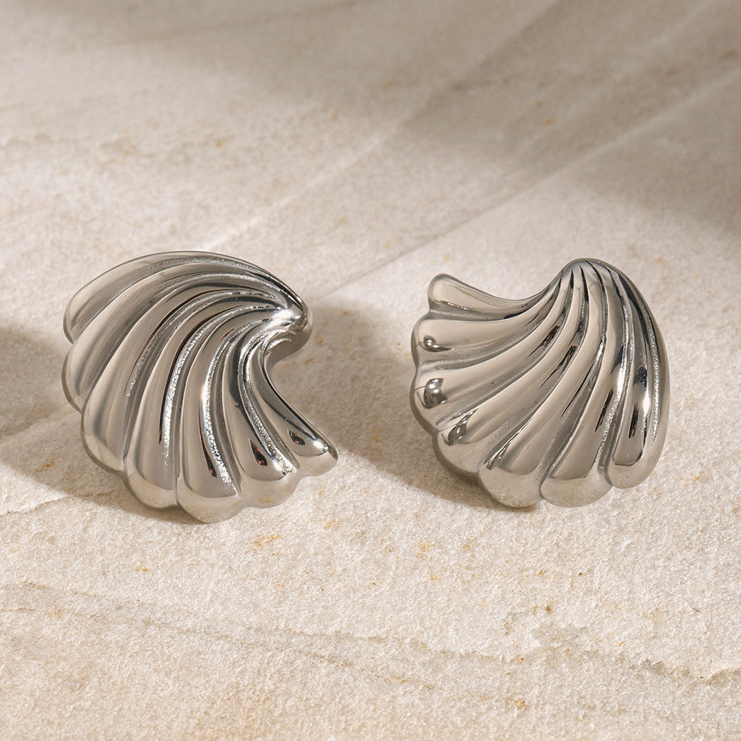 Lomenda Golden Seashell Earrings